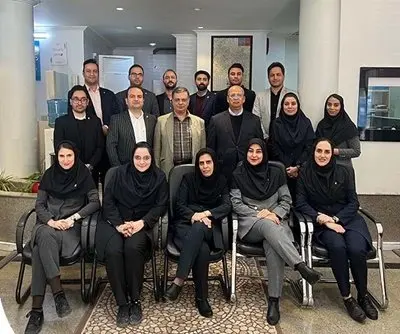 برگزاری نشست هم اندیشی کارکنان و نمایندگان برتر شعبه یزد با مدیرعامل بیمه نوین