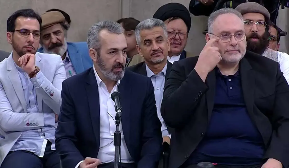 فیلم شعرخوانی آقای هادی سعیدی کیاسری در حضور رهبر انقلاب