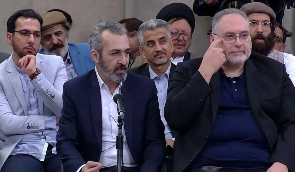 فیلم شعرخوانی آقای هادی سعیدی کیاسری در حضور رهبر انقلاب