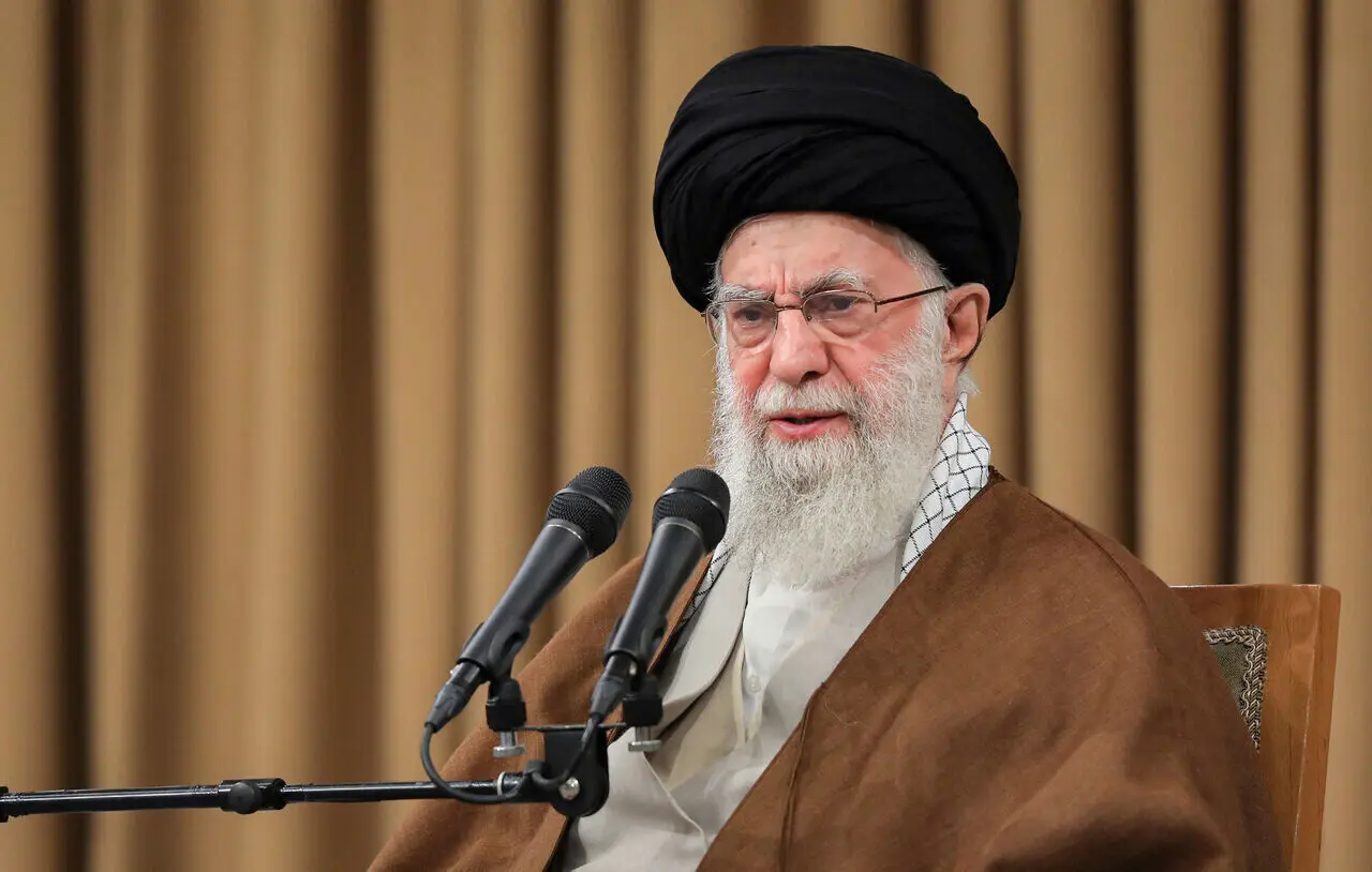 نماز لیلة‌الدفن برای رهبر شهید و خانواده‌اش + متن کامل و اسامی شهدا