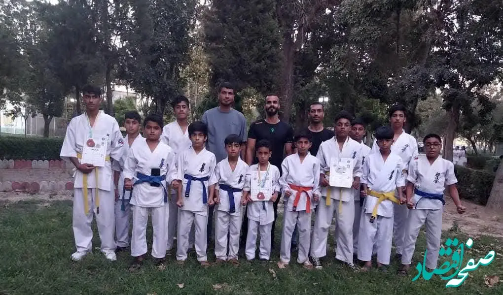 تیم کاراته منطقه آزاد قشم در مسابقات کشوری سه مدال کسب کرد