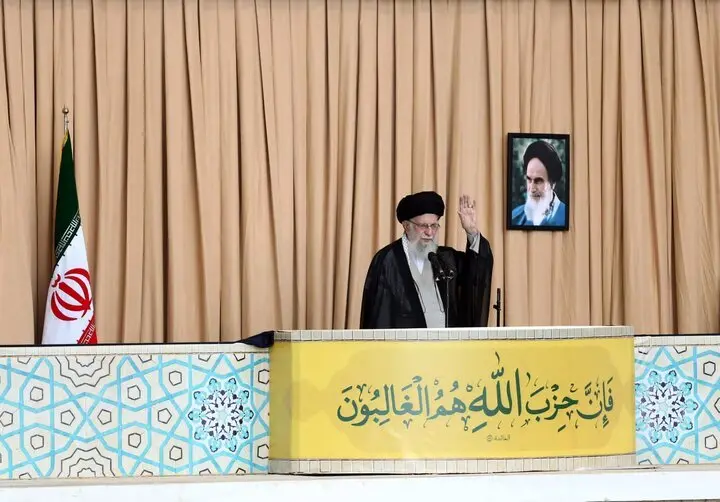 یک پوستر خاص و با معنا سایت رهبر انقلاب