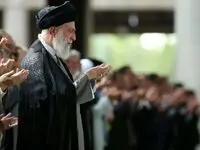 اقامه نماز رهبر انقلاب بر پیکر  شهید سید ابراهیم رئیسی و ۷ شهید خدمت