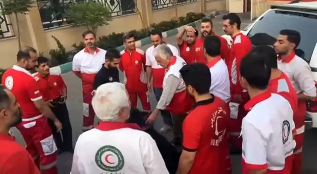 ویدئویی از رضا کیانیان در بین امدادگران هلال احمر+ فیلم