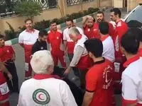 ویدئویی از رضا کیانیان در بین امدادگران هلال احمر+ فیلم