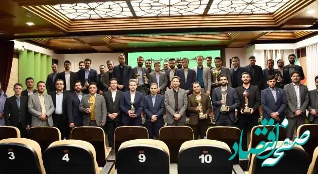 مراسم اهدای جوایز تیم‌ها و نفرات برتر مسابقات ورزشی کارکنان بانک برگزار شد