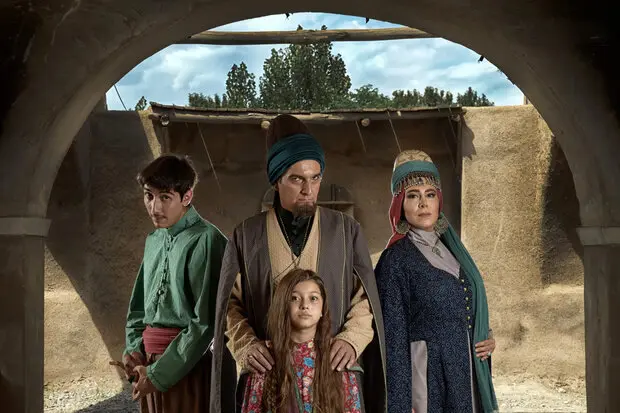 فصل سوم مستوران کی پخش می شود؟