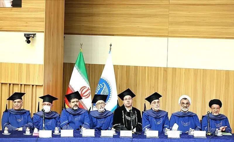 تصویر لباس عجیب حداد عادل و وزیر رئیسی در یک مراسم خبرساز شد