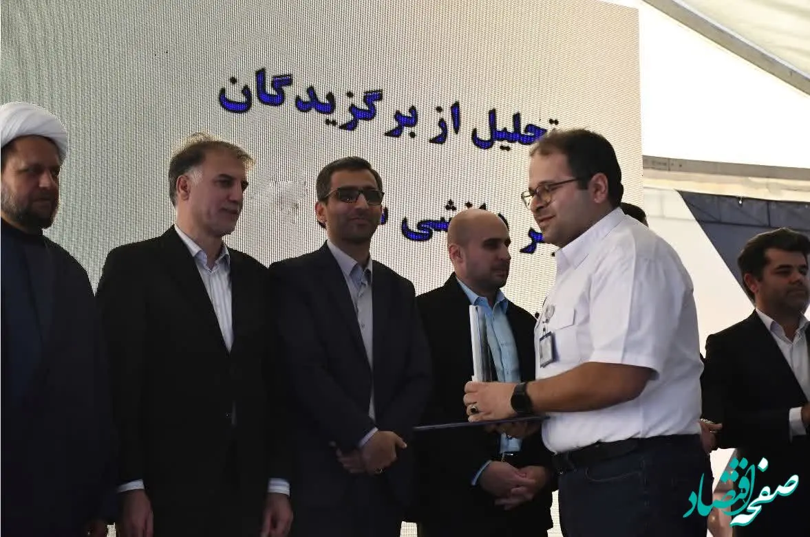 شرکت مخازن سبز پتروشیمی عسلویه، به عنوان شرکت برتر دانشی در منطقه پارس جنوبی معرفی شد