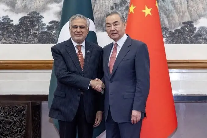 انچه در گفت‌وگوی وزرای امور خارجه چین و پاکستان درباره جنگ تحمیلی علیه ایران گذشت
