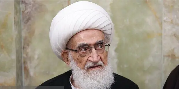 بقاء بر تقلید از رهبر شهید انقلاب مجاز است