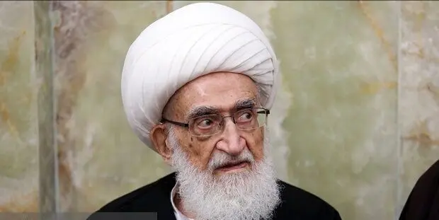 بقاء بر تقلید از رهبر شهید انقلاب مجاز است