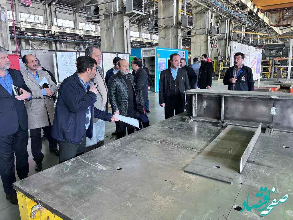 بازدید معاون وزیر صمت و رئیس هیات عامل ایدرو از لوکوموتیو مپنا