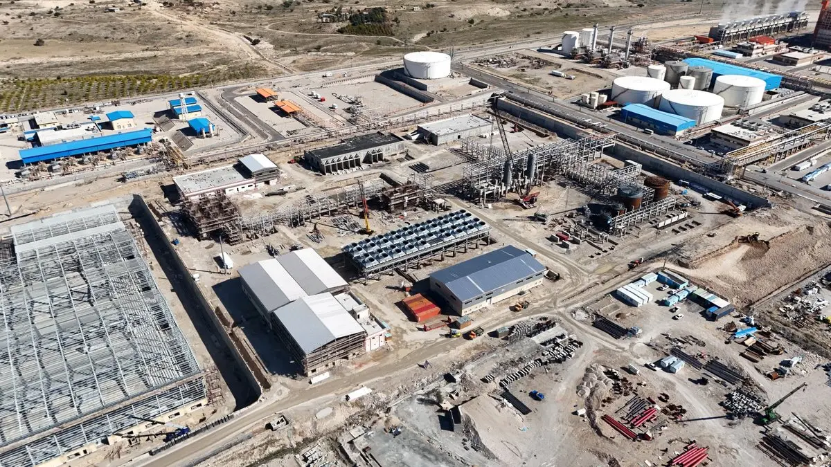 گام بلند «فارس» برای تکمیل زنجیره ارزش و تأمین خوراک/ ارزش سرمایه ماندگار خلیج فارس، موتور محرک تکمیل طرح‌های هلدینگ خلیج فارس می‌شود