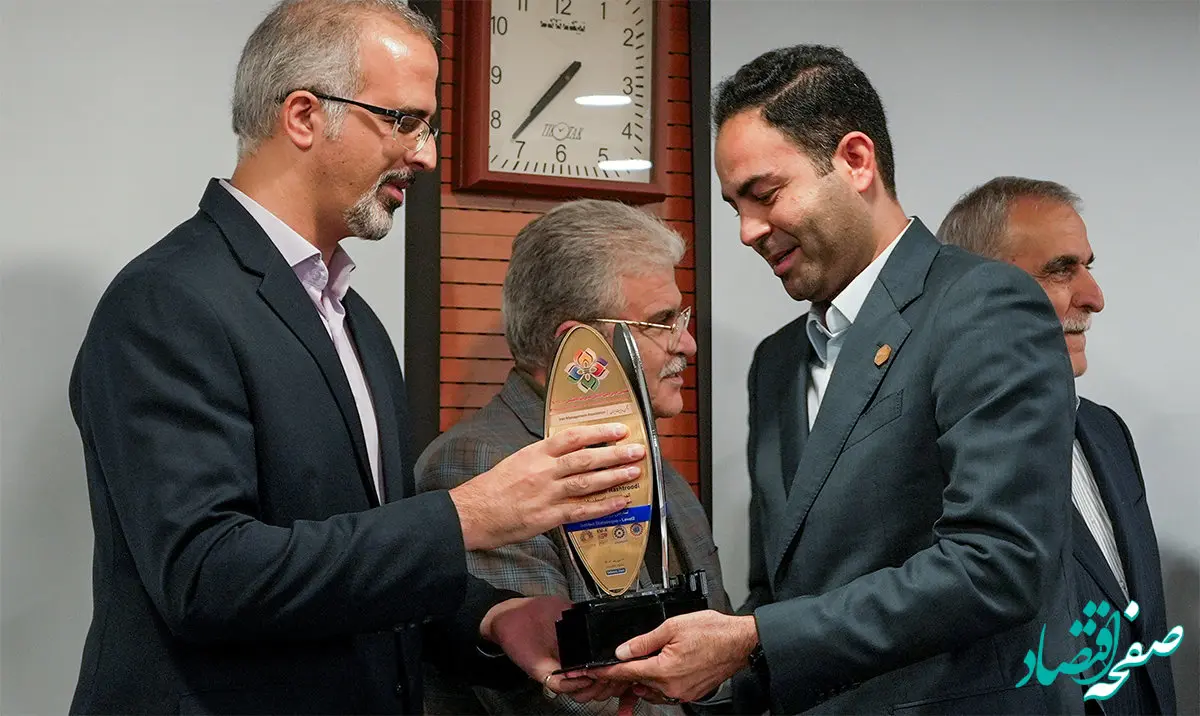 اهدای تندیس زرین جایزه مدیریت دانشی KM4D به پتروشیمی نوری برای سومین سال پیاپی