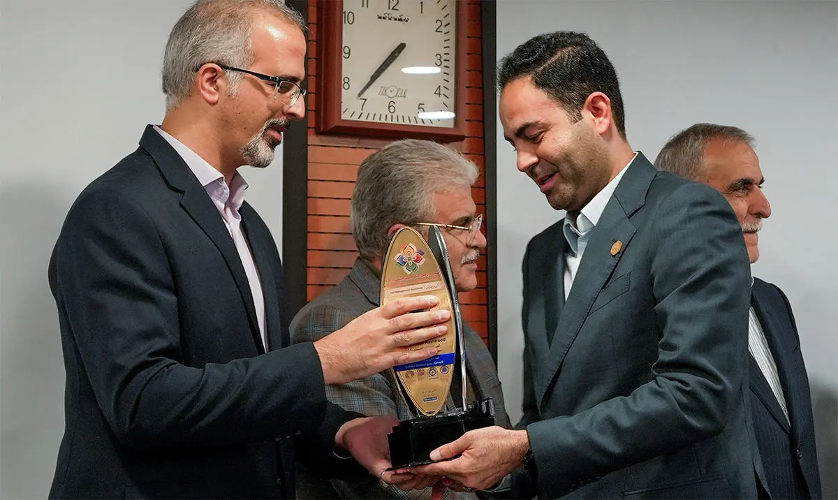 اهدای تندیس زرین جایزه مدیریت دانشی KM4D به پتروشیمی نوری برای سومین سال پیاپی