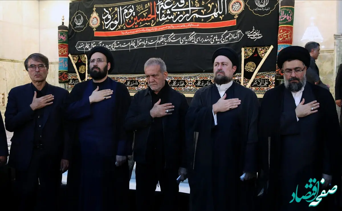 عکس هایی خاص از گریه های مسعود پزشکیان و سیدحسن خمینی در شب عاشورا ۱۴۰۳ / این دو نفر هم بودند