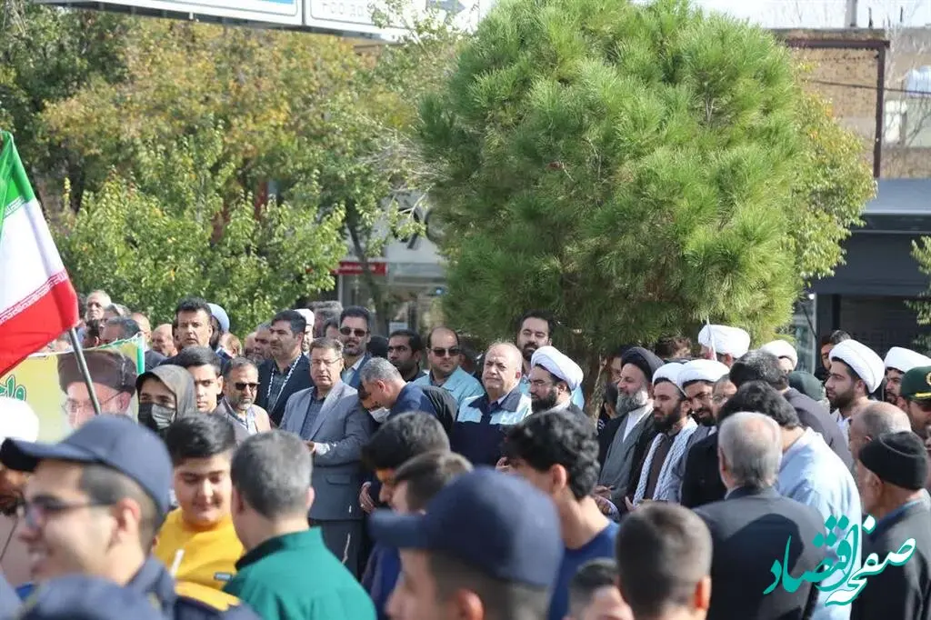 حضور تلاشگران ذوب آهن اصفهان در اجتماع و راهپیمایی ۱۳ آبان