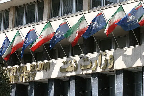 وزیر نفت رفت؛ اما حساب نفت روی میز است
