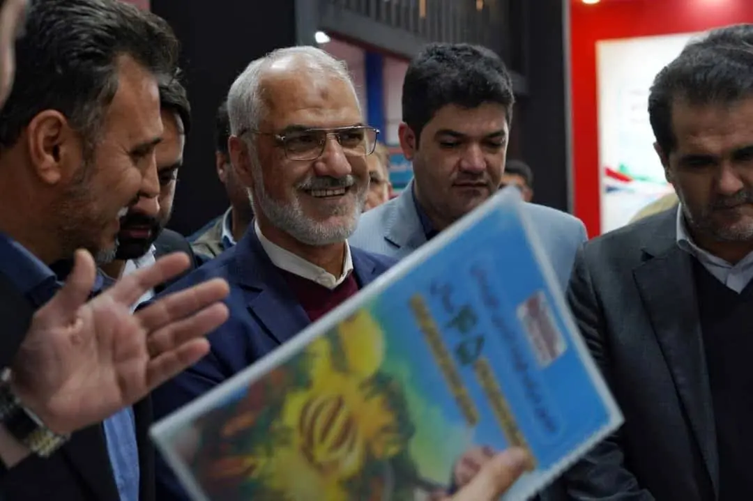 استاندار خوزستان از غرفه شرکت فولاد اکسین بازدید بعمل آورد