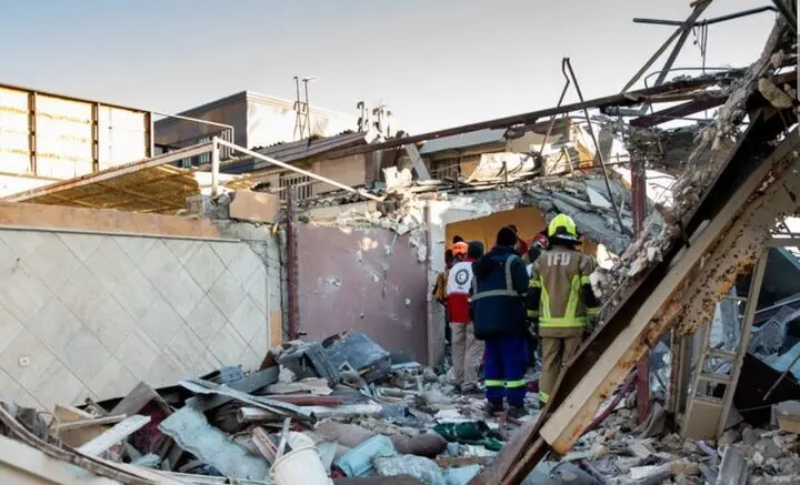 خبر فوری؛ ۳ شهید و ۱۰ زخمی در بمباران کارخانه آرد نقده