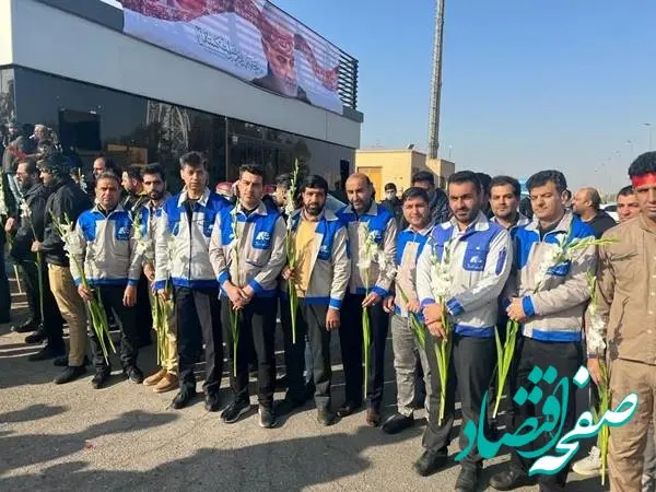 حضور کارکنان شرکت فولاد امیرکبیر کاشان در مراسم خاکسپاری شهید گمنام در شرکت سایپا