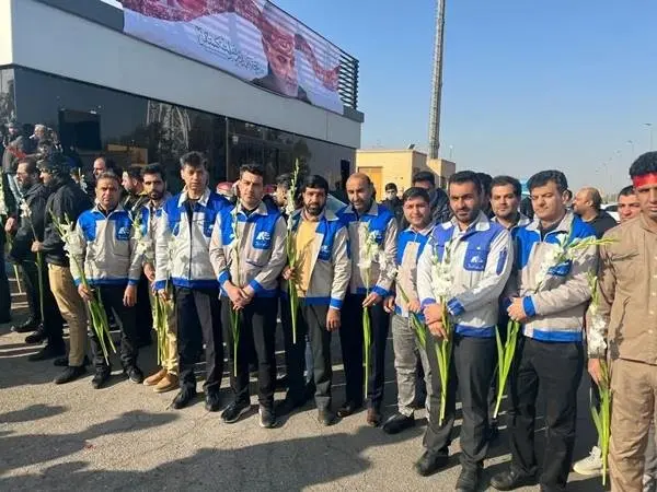 حضور کارکنان شرکت فولاد امیرکبیر کاشان در مراسم خاکسپاری شهید گمنام در شرکت سایپا