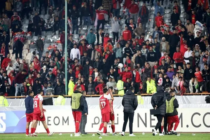 " یحیی حیا کن ، رها کن "  هواداران پرسپولیس در آزادی 
