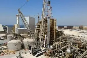 نصب موفق راکتور ۴۰۰ تنی اوره در پتروشیمی هنگام؛ نقطه عطف خودکفایی صنعتی ایران