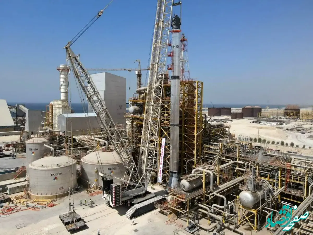 نصب موفق راکتور ۴۰۰ تنی اوره در پتروشیمی هنگام؛ نقطه عطف خودکفایی صنعتی ایران