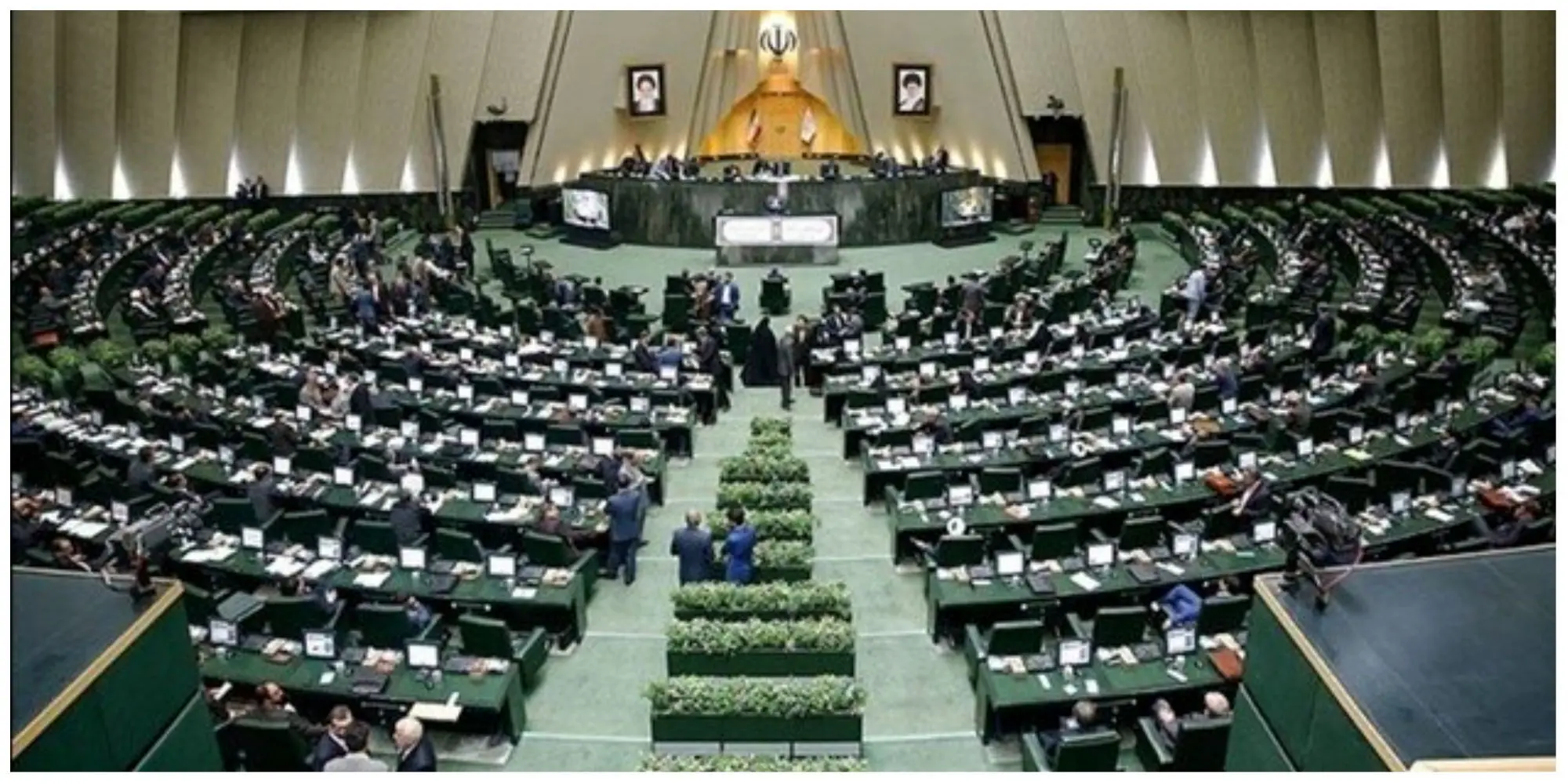 عکس جنجالی از دعوای نمایندگان مجلس با رئیس سازمان برنامه و بودجه در بهارستان حسابی غوغا کرد
