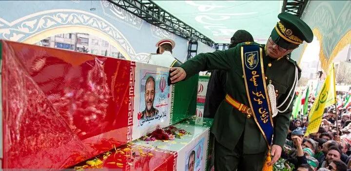 دختر سرلشکر سلیمانی: با کشتن، عقب نشینی نمی کنیم