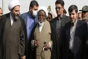 کدام زنان در مشهد به استقبال شیخ زکزاکی آمدند؟ |خمینی آفریقا خوش آمدی به ایران + عکس