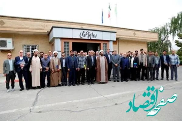 بازدید جمعی از نخبگان و مدیران بسیجی و هادیان سیاسی از مجتمع پتروشیمی شازند