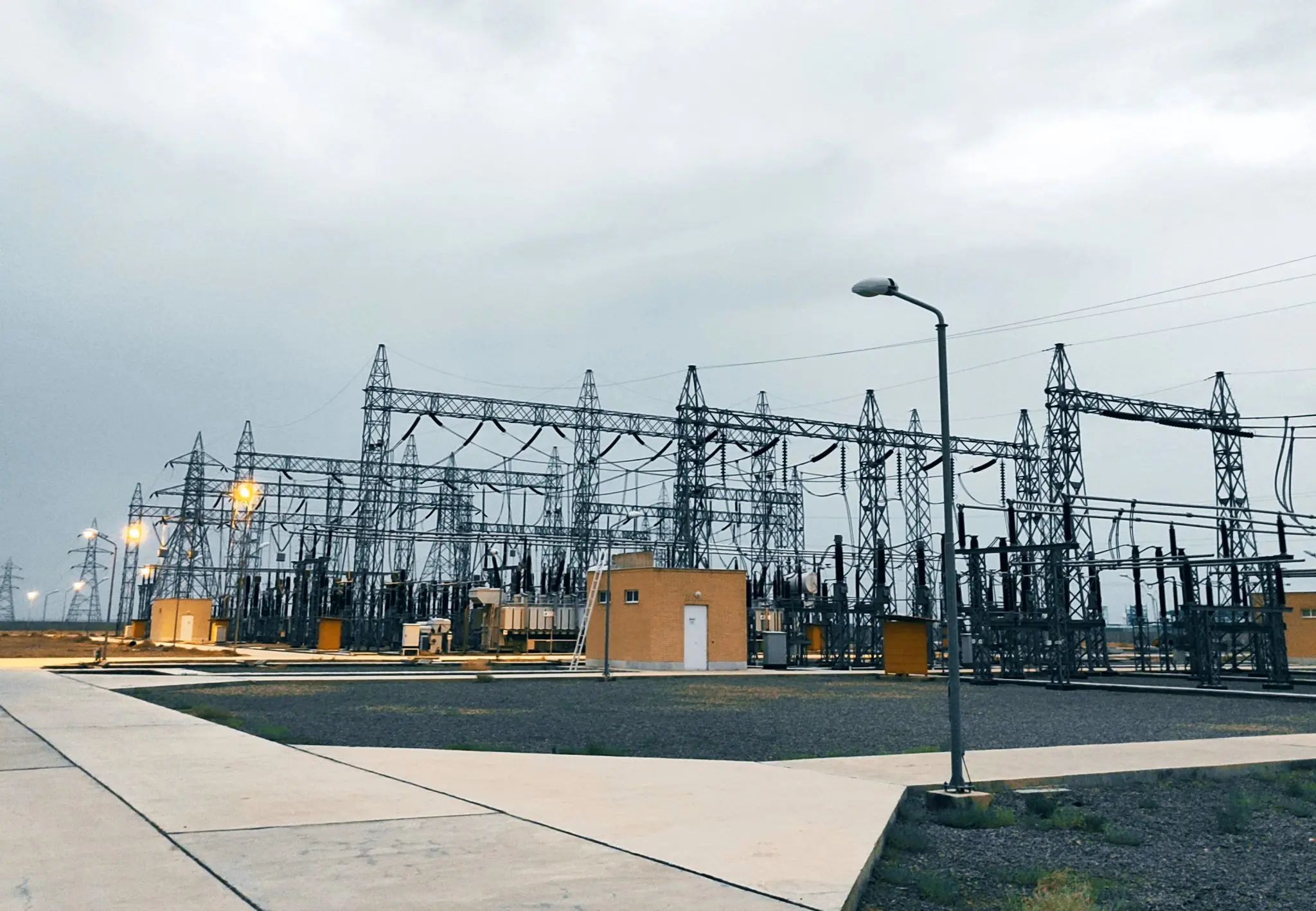 بهره برداری فولاد سرمد ابرکوه از خطوط انتقال برق 230 کیلوولت