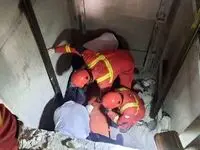ویدئو وحشتناک سقوط مرگبار کارمند شهرداری در چاه آسانسور