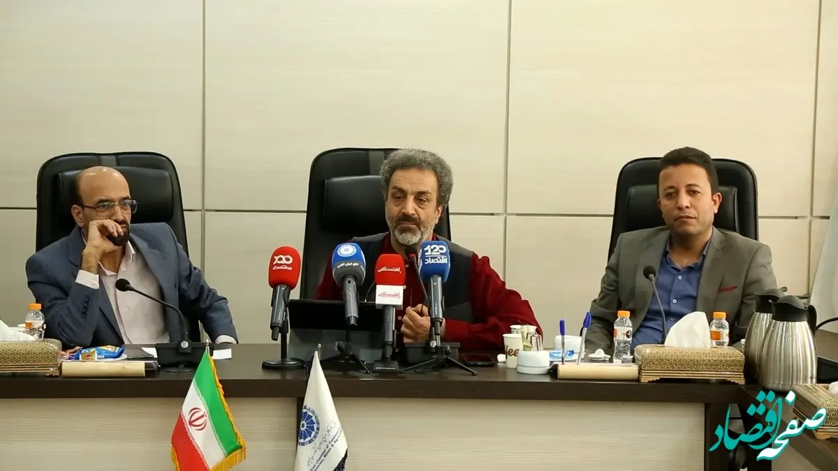 نرسیدن دلار به ۲۰۰ هزار تومان در شرایط فعلی معجزه‌ای برای نجات اقتصاد
