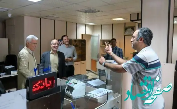 بازدید سرزده مدیرعامل پست بانک ایران از شعبه آیت ا… کاشانی