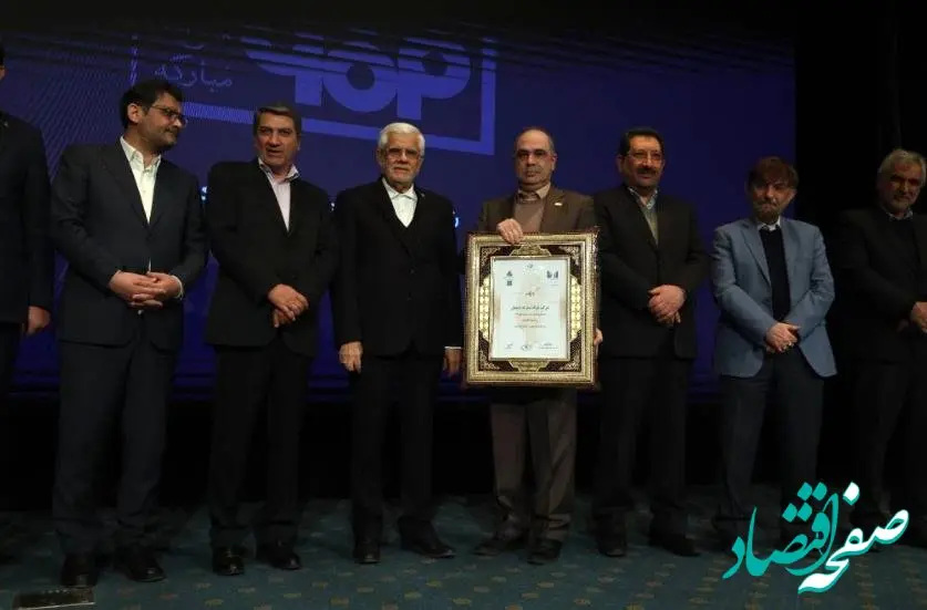 فولاد مبارکه تنها فولادساز در جمع ۱۰ شرکت برتر کشور؛ درخشش با کسب رتبه‌های اول فروش و بازده فروش در گروه فلزات آهنی و رتبه‌های سوم ارزش‌افزوده، سودآوری، اشتغال‌زایی و ارزش بازار برتر