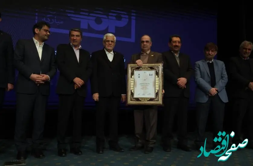 فولاد مبارکه تنها فولادساز در جمع ۱۰ شرکت برتر کشور؛ درخشش با کسب رتبه‌های اول فروش و بازده فروش در گروه فلزات آهنی و رتبه‌های سوم ارزش‌افزوده، سودآوری، اشتغال‌زایی و ارزش بازار برتر