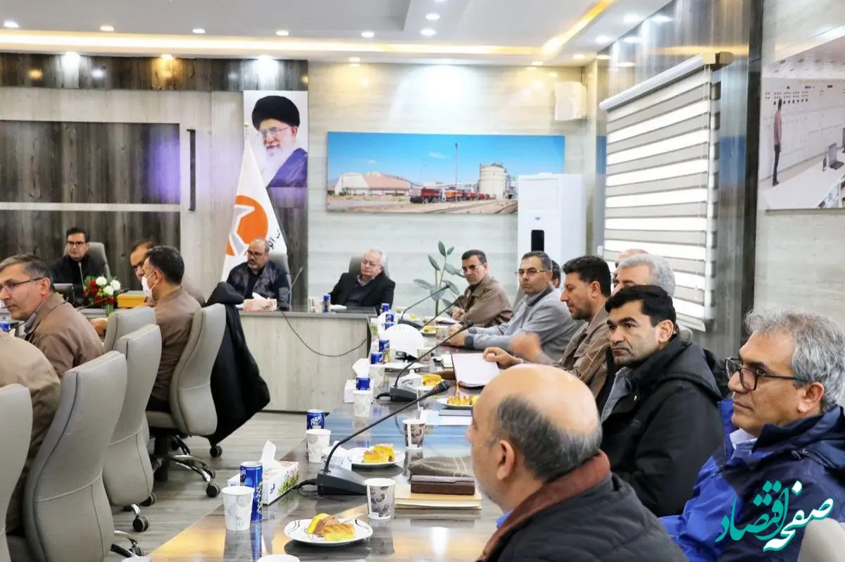 برگزاری جلسه شورای معاونین و مدیران شرکت آلومینای ایران با حضور دکتر بادکوبه