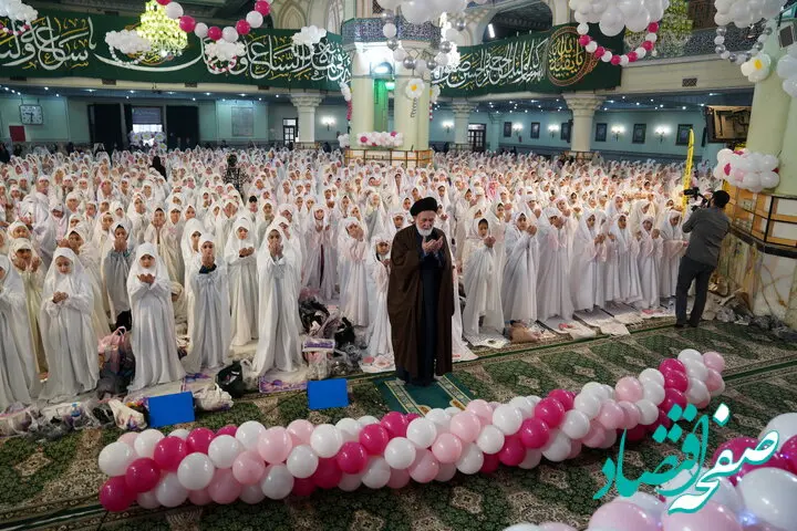 جشن بندگی ۳۰۰۰ نفری دختران روزه اولی در مصلی حرم حضرت عبدالعظیم (ع)