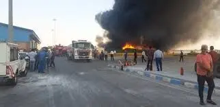 آتش سوزی ۳ فروند لنج در اداره بندر آبادان مهار شد