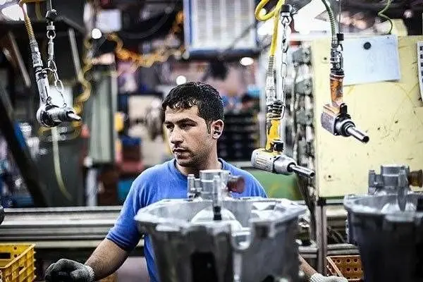 آخرین خبر از نحوه محاسبه دستمزد کارگران مشمول طبقه بندی امروز یکشنبه ۲ فروردین ۱۴۰۵ | تعیین تکلیف قراردادهای کار در شرایط جنگ