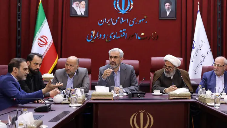 اضافه‌برداشت بانک‌ها تورم‌زا است؛ وزارت اقتصاد باید جدی وارد شود