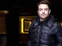 عکس | تصویر جدید محمدرضا گلزار در جمع دوستانش در زمین پدل!