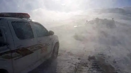 تلاش ها برای نجات جان مادر باردار ورزقانی از میان برف و کولاک ادامه دارد