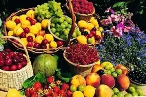 شب ها نباید به این چهار میوه لب بزنید