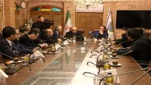 تأکید بر نقش راهبردی منطقه آزاد ماکو در توسعه کریدورهای حمل‌ونقل کشور در دیدار معاون وزیر راه با استاندار آذربایجان‌غربی