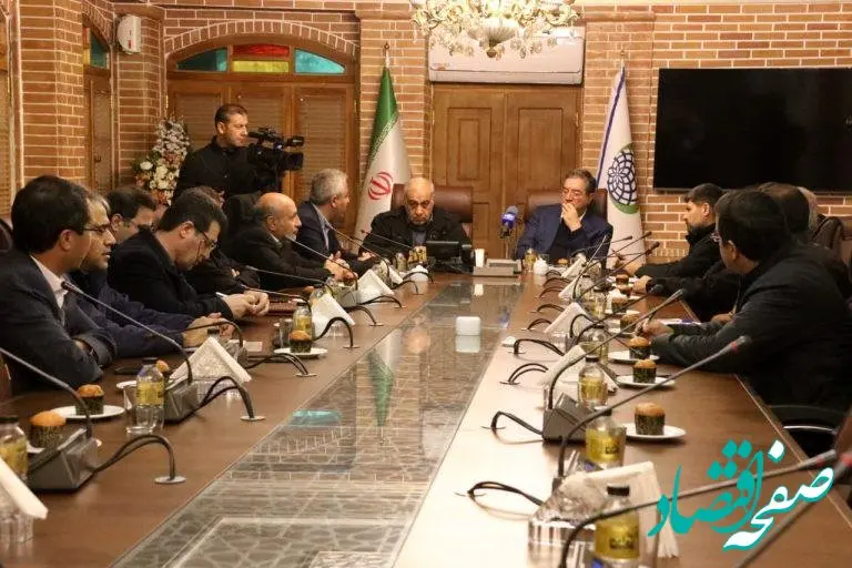 تأکید بر نقش راهبردی منطقه آزاد ماکو در توسعه کریدورهای حمل‌ونقل کشور در دیدار معاون وزیر راه با استاندار آذربایجان‌غربی